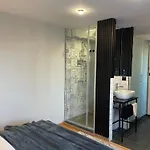 Mickitos Boutique With Balcony Couette-café