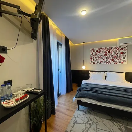 Mickitos Boutique With Balcony סקופיה